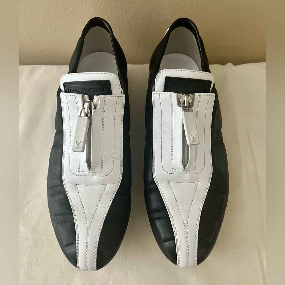 LOUIS VUITTON - Women’s Leather Sneaker - SIZE 38.5